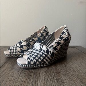 COPY - TOMS Women's Black and White Wedge Shoes brand new!